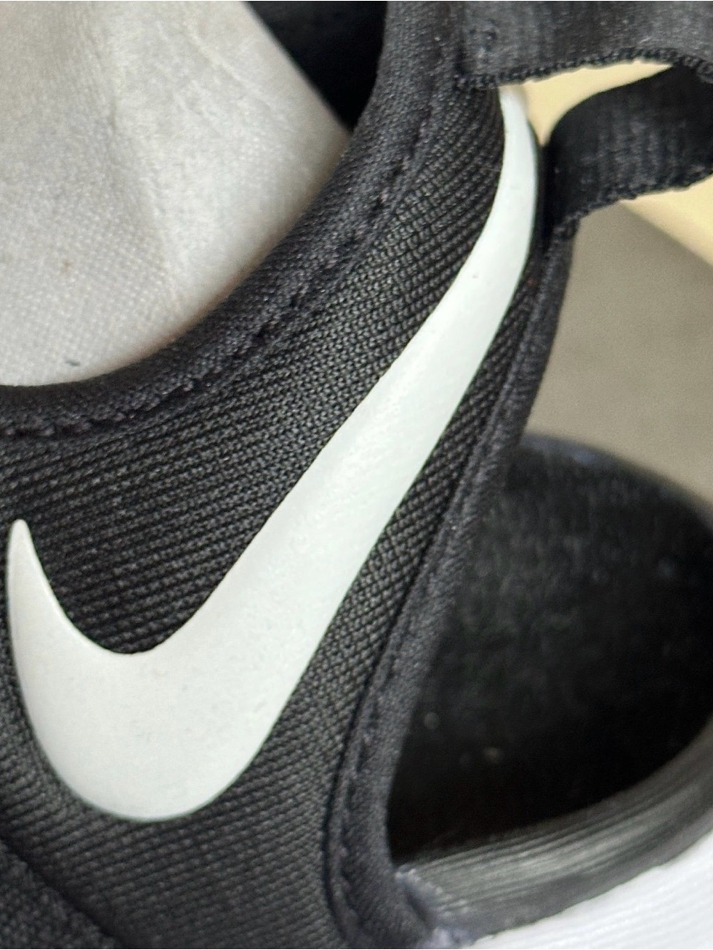 NEW Nike Women’s Vista Casual Sandals Size 8 Black Logo Swoosh Shoes - Picture 5 of 8